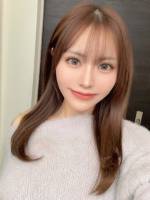 みい(24)